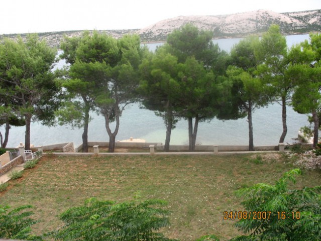 Pogled iz terase-spodaj plaža