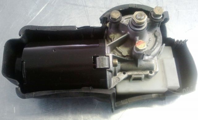Motorček sprednjih brisalcev AR156 FL - foto
