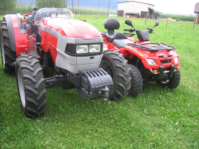 Stroji in traktorji - foto