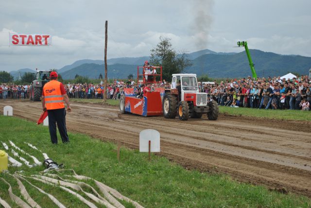 Tractor pulling 2011 - foto