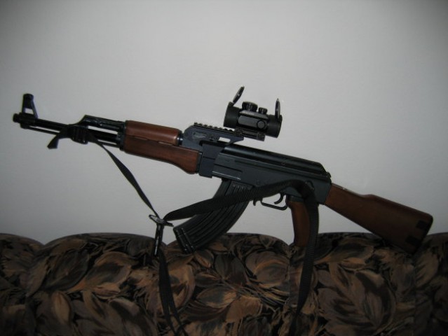 AK47 z RDS z leve