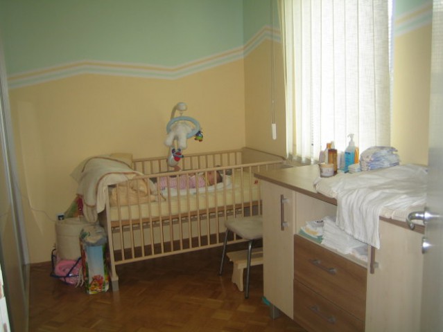 Otroška soba - zraven spalnice (pogled proti pohorju - jug)