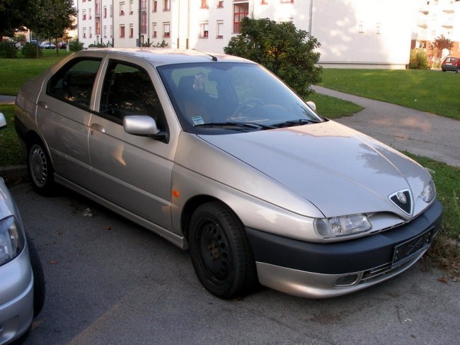 Alfa 146 - foto povečava