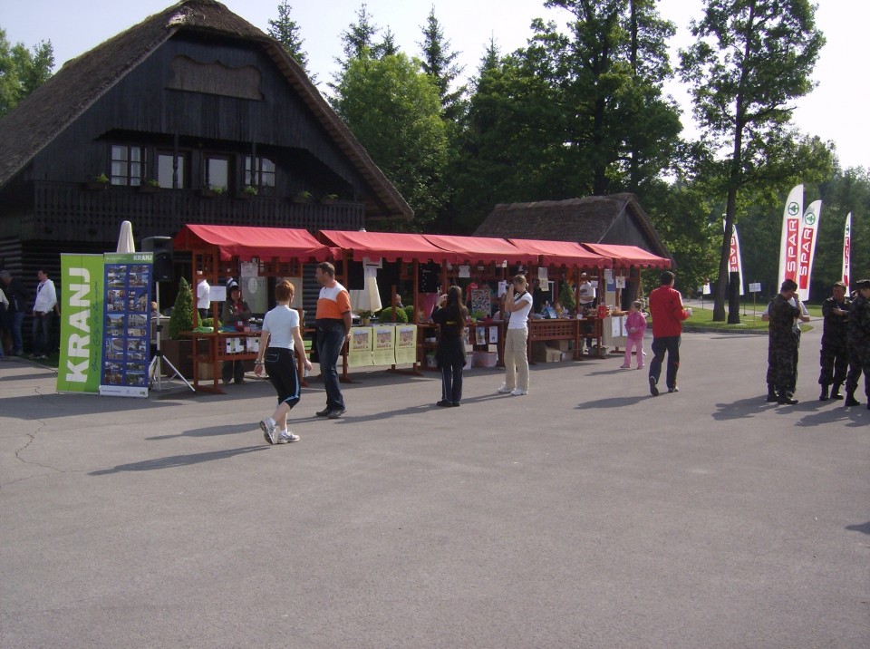 TRCANJE OKO TITINOG BRDA PRI KRANJU 16.05.200 - foto povečava