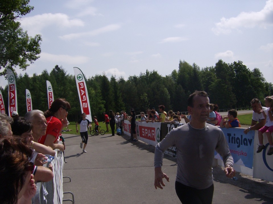 TRCANJE OKO TITINOG BRDA PRI KRANJU 16.05.200 - foto povečava