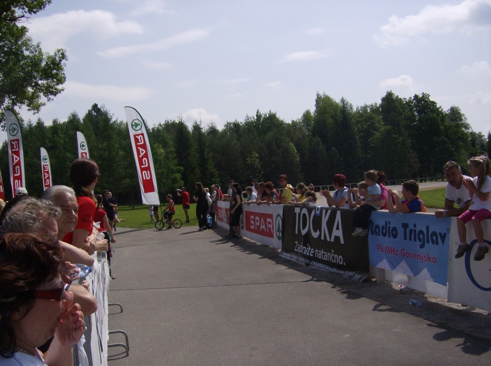 TRCANJE OKO TITINOG BRDA PRI KRANJU 16.05.200 - foto povečava