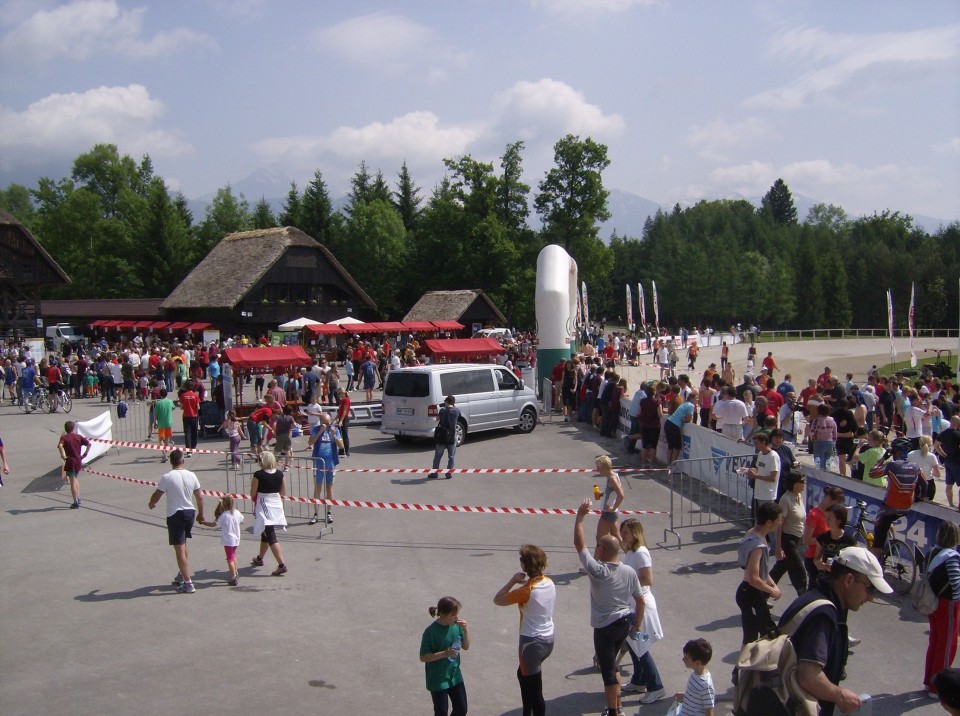 TRCANJE OKO TITINOG BRDA PRI KRANJU 16.05.200 - foto povečava