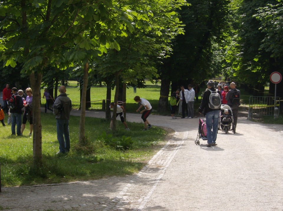 TRCALI SMO NA 4 DM TEKU U PARKU TIVOLI LJUBLJ - foto povečava