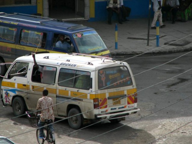 Matatu-ji so glavno prevozno sredtvo