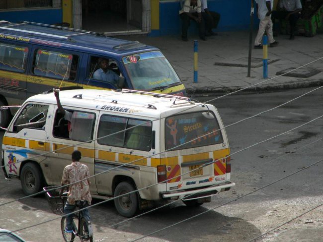 matatu-ji so glavno prevozno sredtvo