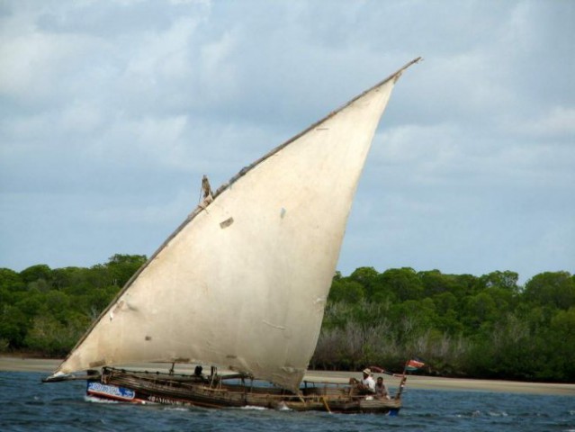 Dhow - še vedno edino prevozno sredstvo na otoku