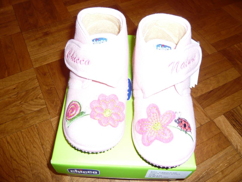 CHICCO copati, NOVI, št.24, znotraj usnjen vložek. (15 eur)