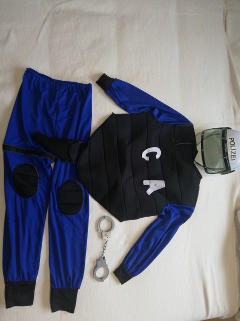 Kostum policist specialec, št.M (8-10 let), 12 eur