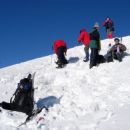 Danes se je na Veliki vrh povzpelo kar precj gornikov. Smučal sem pa edini.