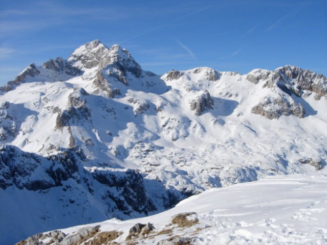 Pogled z vrha proti Triglavu.