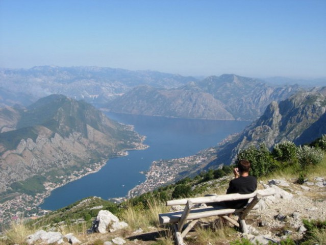 Prelep pogled na Boko Kotorsko z vzpona na Lovćen.