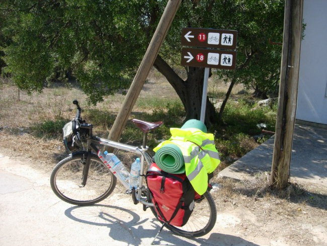 Na otoku Ugljanu so odlično uredili in označili kolesarske poti.
