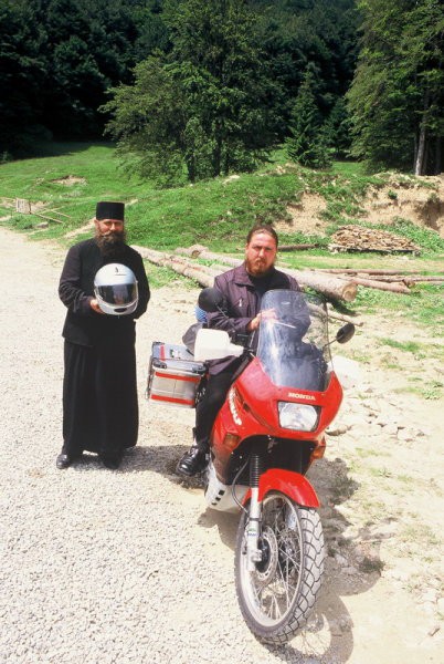 Honda pozira v  manastirea Inaltarea Domnulu (Sinaia - Ro)