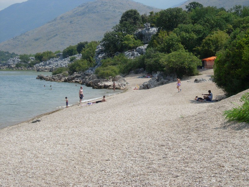 Plaža v Murićih na Skadarskem jezeru (CG).