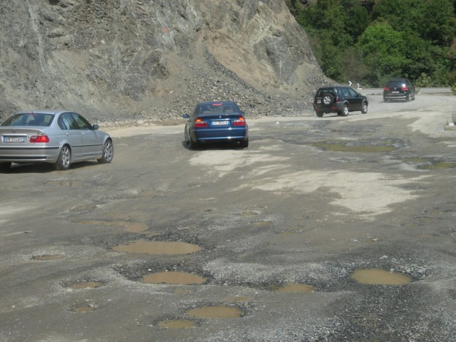 V Albaniji se pospešeno gradijo predvsem ceste med večjimi mesti. Drugje bodo še malo poča