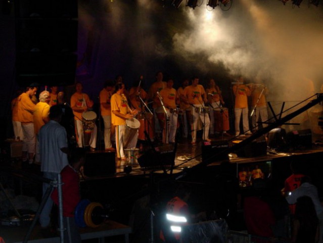 World stage - Banda Beribau - 20 tolkal - dobri 2 uri norije ob poslušanje bobnov.. 
