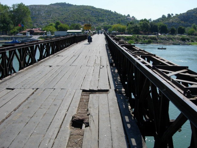 na tem mostu vas pozdravi mesto Skadar (Shkodra - Alb)