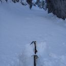 ..naredila prečni prerez snežne podlage: 30cm pršiča (zg.cepin) na več kot meter mokrega s
