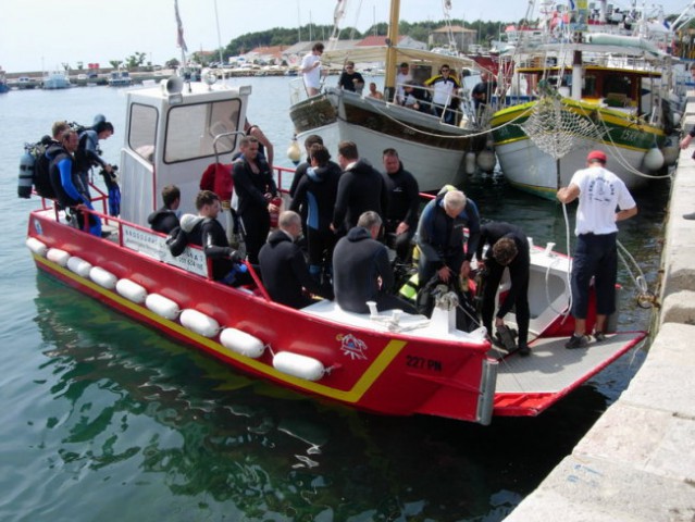 Potapljači iz SLO,HR in H so v pristanišču mesta Krka čistili morsko dno. To je bila 2. ek