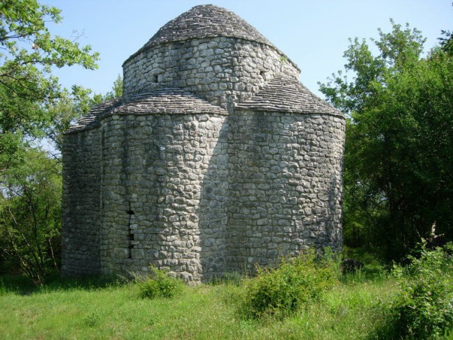 Sveti Kerševan - cerkvica iz 9.stoletja.