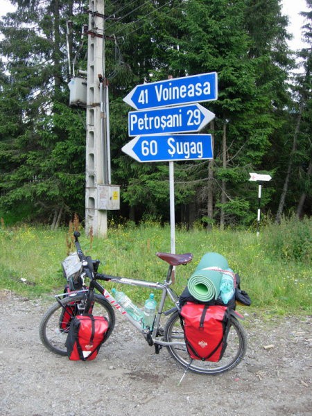 ...to je Transalpina. Gorska cesta, ki povezuje Novaci in Sugag. Dolga je  108km in velja 