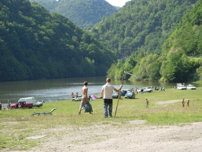 Žur ob reki Sebes.