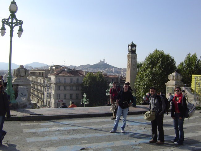 ...za prvo-novemberske pocitnice smo se odpravili na jug Francije; prvi dan smo preziveli 