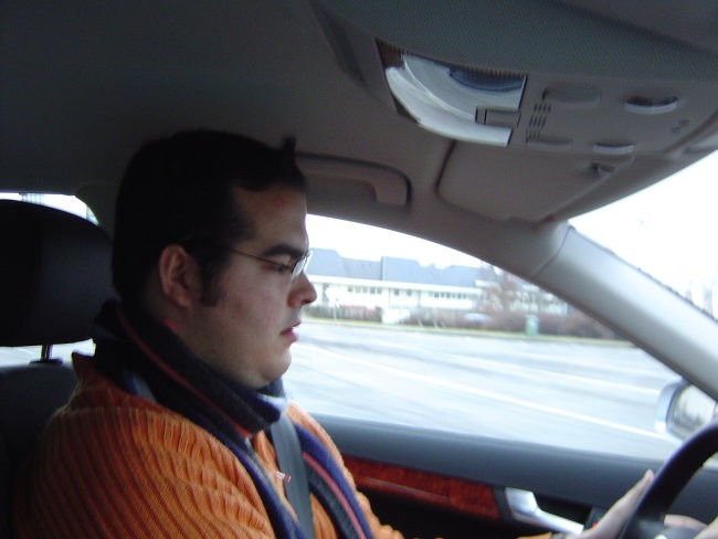 ...co-pilot Salvador prevzema krmilo...