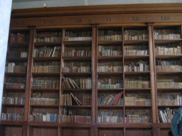 Knjižnica v gradu Kačin, kjer hranjiko nekaj 1000 originalnih izvodov najrazličnejših knji