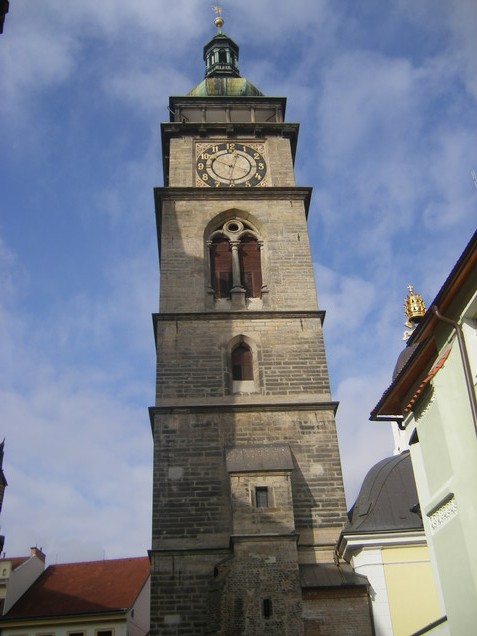 Drugi največji zvonik na Češkem.  Visok je kar 71,5m.