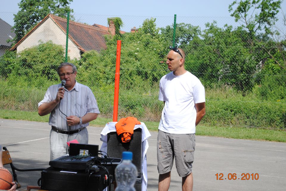 Veter  v laseh 2010 - foto povečava