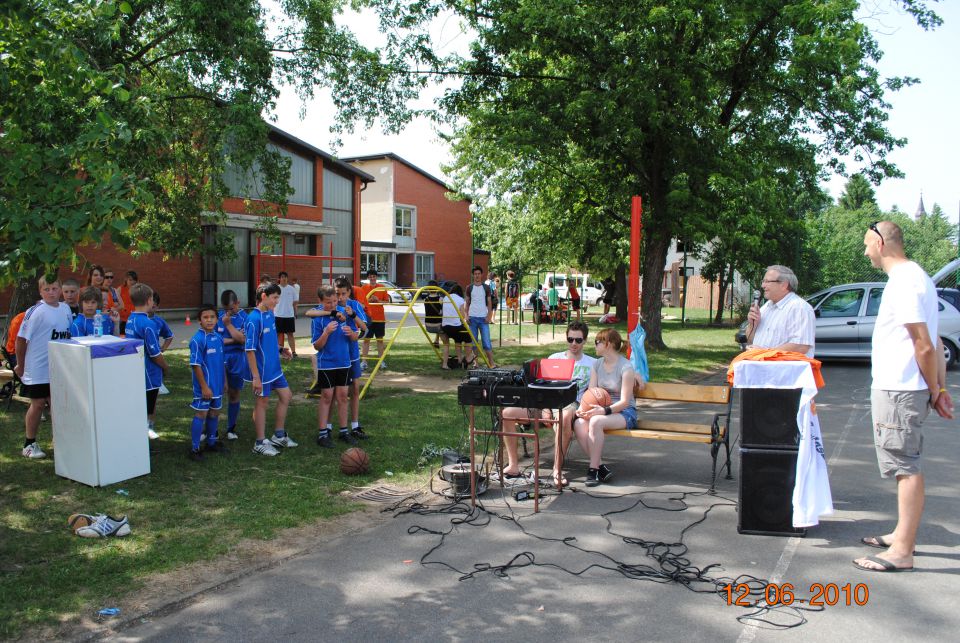 Veter  v laseh 2010 - foto povečava