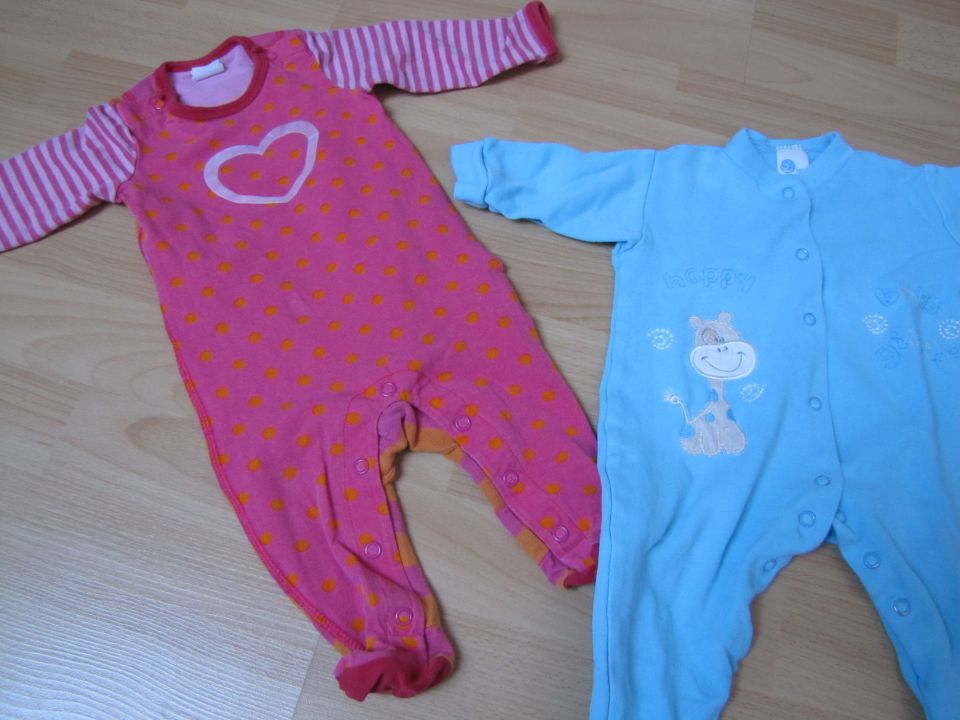 Pižamici 62, HM leva, BC desna, po 3€