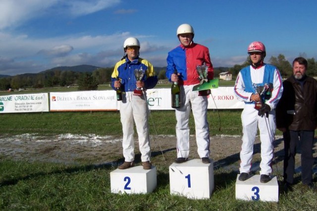 17.10.2004 Ljubljana
4.dirka_ZDKCS
Zmagovalna trojica