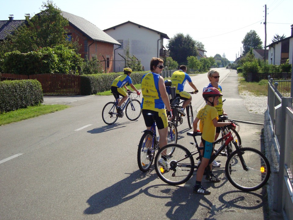 Družinsko kolesarjenje 2 - foto povečava