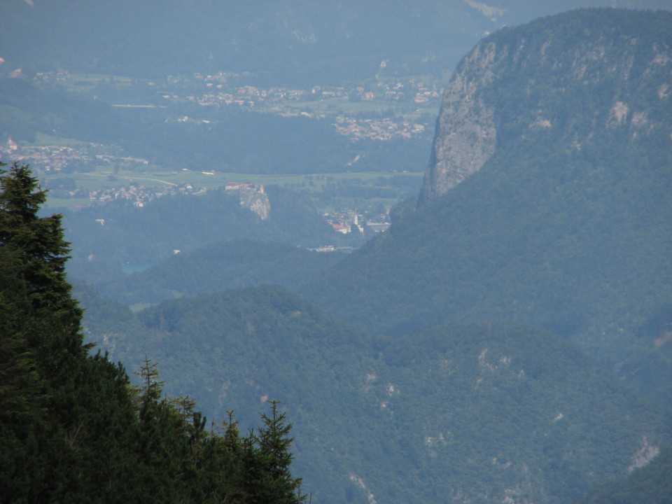 Blejsko jezero v daljavi