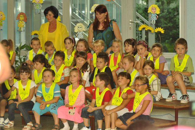 Prvi dan šole Nina 3.9.2012 - foto