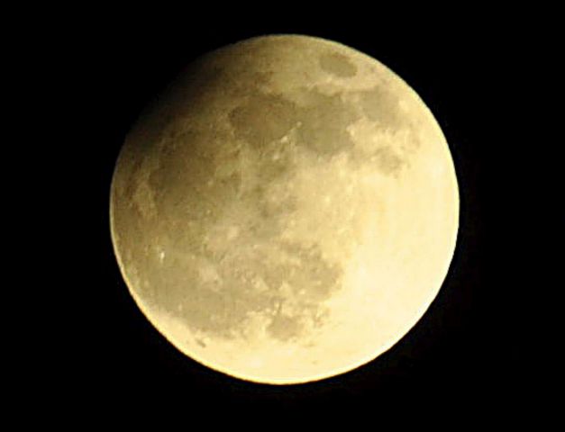 Delni lunin mrk 25.4.2013 od cca 21:50-22:10 - foto