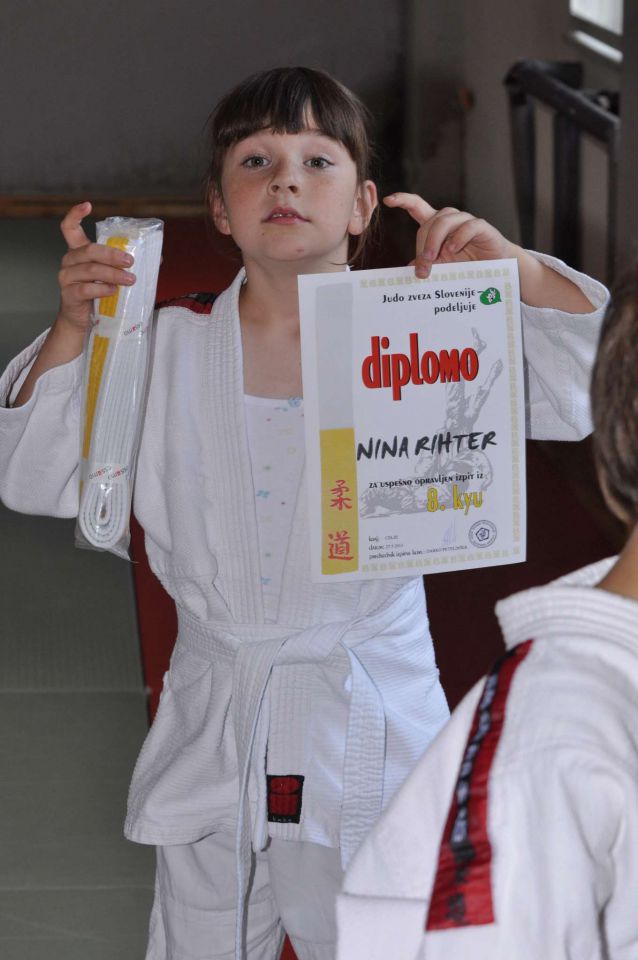 Nina Judo belo rumeni pas 27.5.2013 - foto povečava