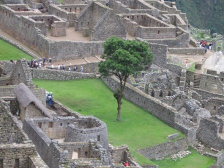 Pogled na neodkrito mesto Machu Picchu, kjer je živelo cca 10000 prebivalcev, ki so verjet
