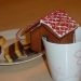 mini hišica z vročo čokolado