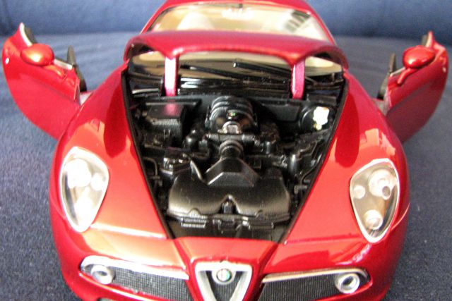 Alfa Romeo - 8C (1:24) - foto