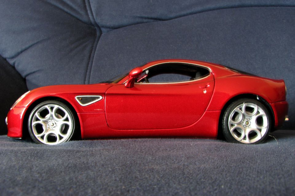 Alfa Romeo - 8C (1:24) - foto povečava