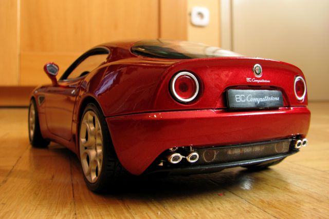 Alfa Romeo - 8C (1:24) - foto