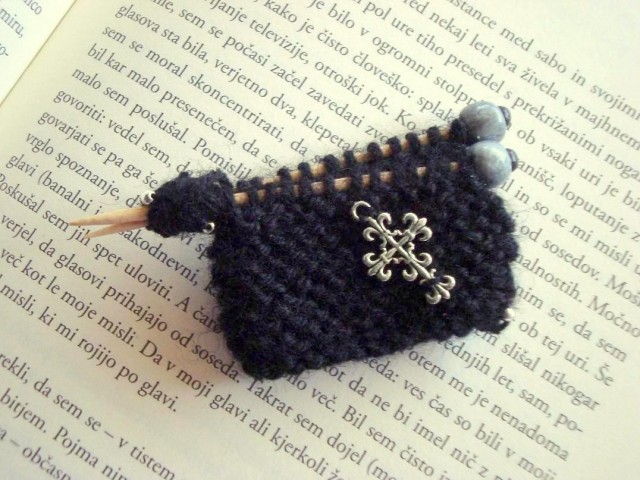 Bižuterija: BROŠKA -KNITTING-, nova